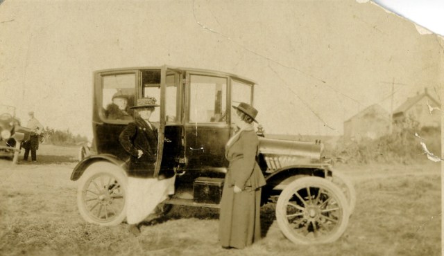 Eliza Coleman Lang,  he daughter Belle Lang Cropley, Lill Dunham Shales