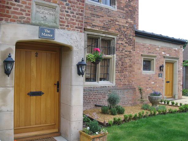 Above the main doorway remains the Latin inscription Hic Hospites in Caelo Cives (Here we are guests, in Heaven citizens), along with the initials of William and Ursula Hawes, and 1576.